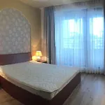 2br, тристаен In Complex Life *
